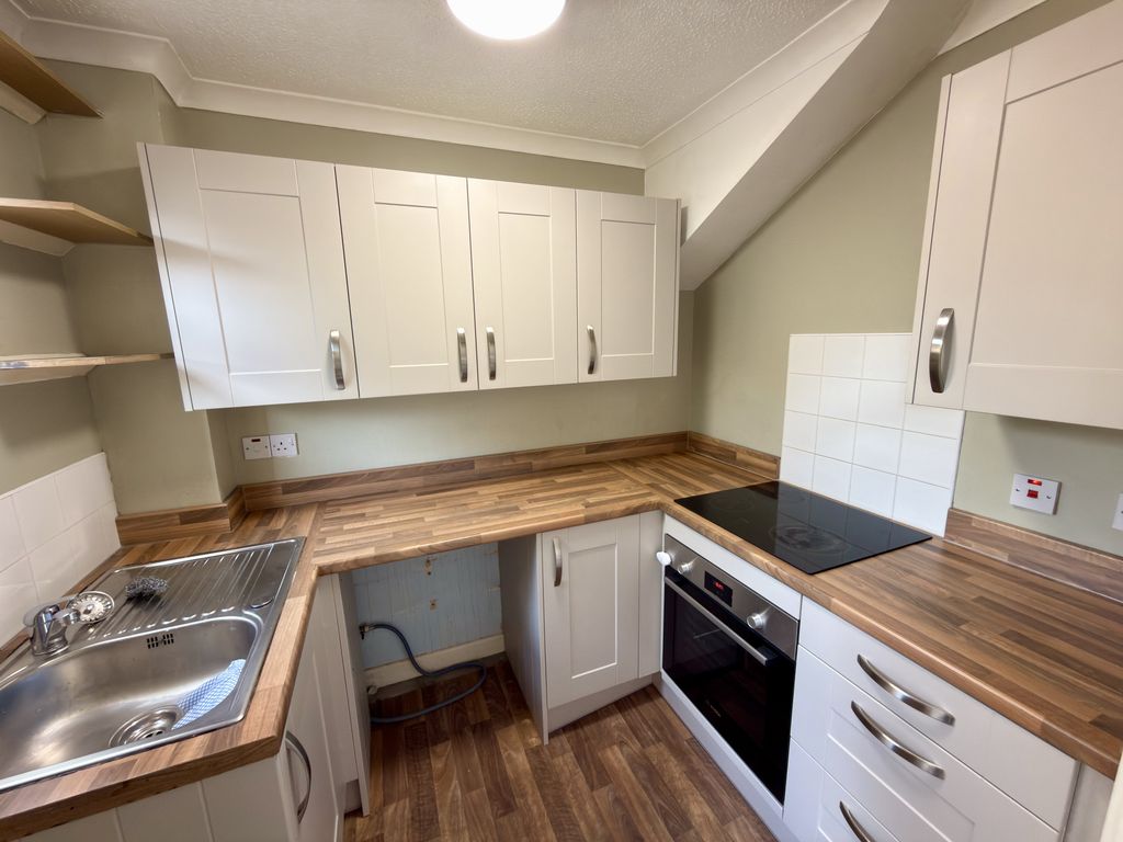 Property photo 2 of 8 Kitchen