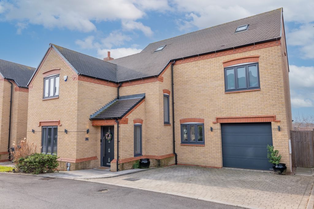 Property photo 1 of 38 3939412