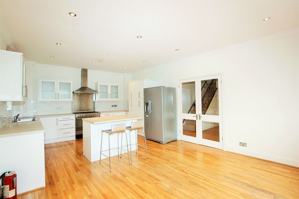 Property photo 1 of 12 (Main)