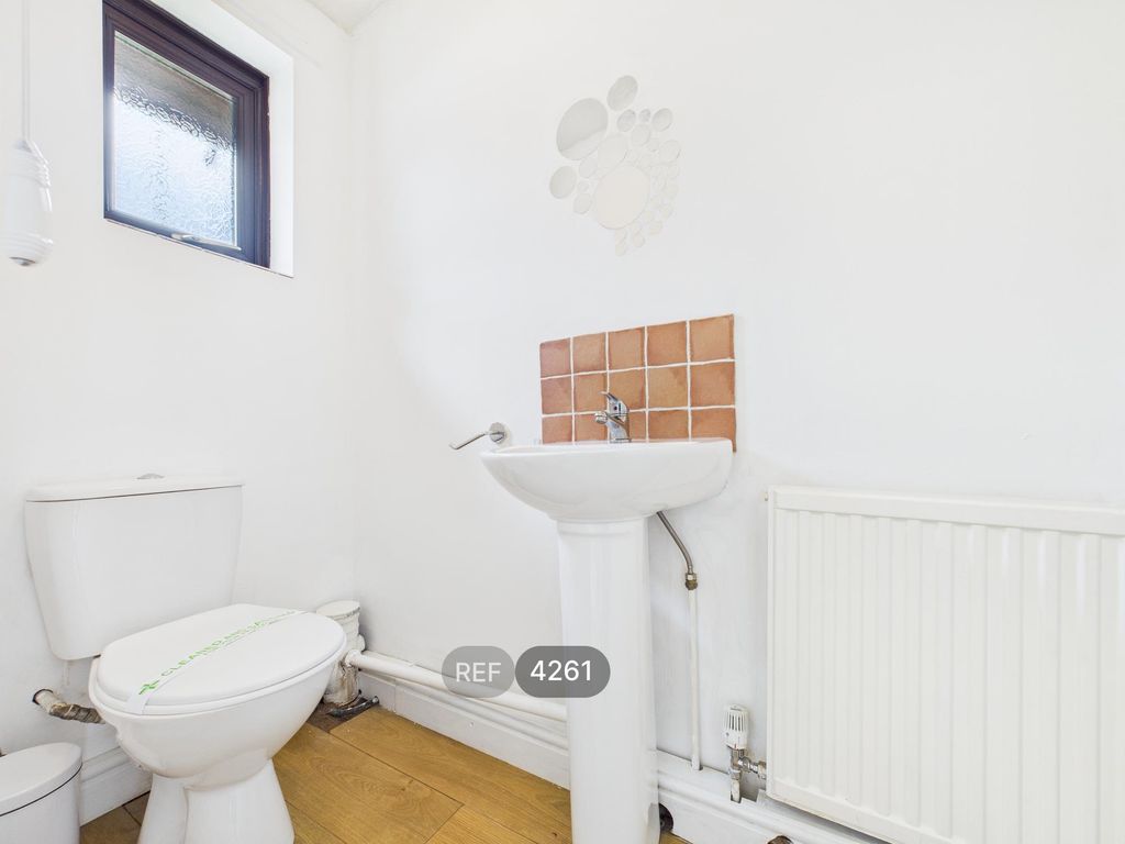Property photo 3 of 19 WC