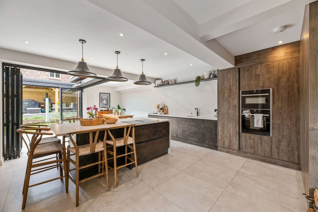 Property photo 2 of 26 Kitchen/Breakfast Room