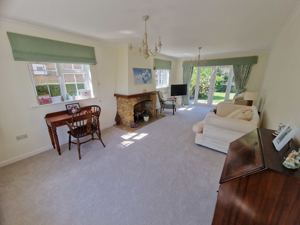 Property photo 2 of 21 Sitting Room