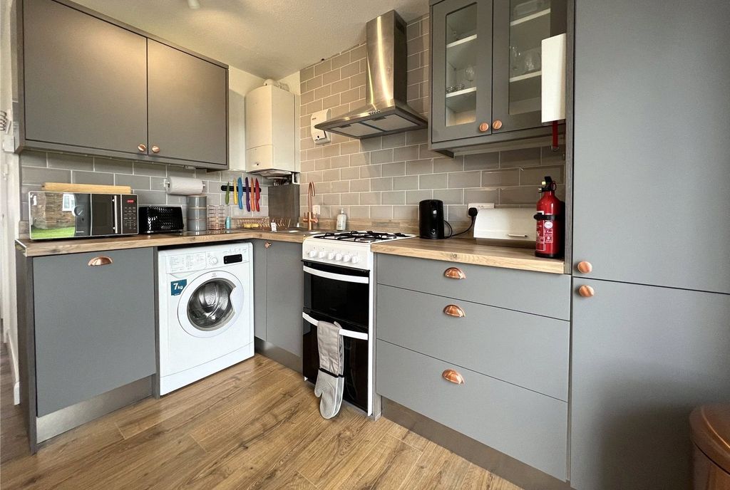 Property photo 3 of 6 Kitchen