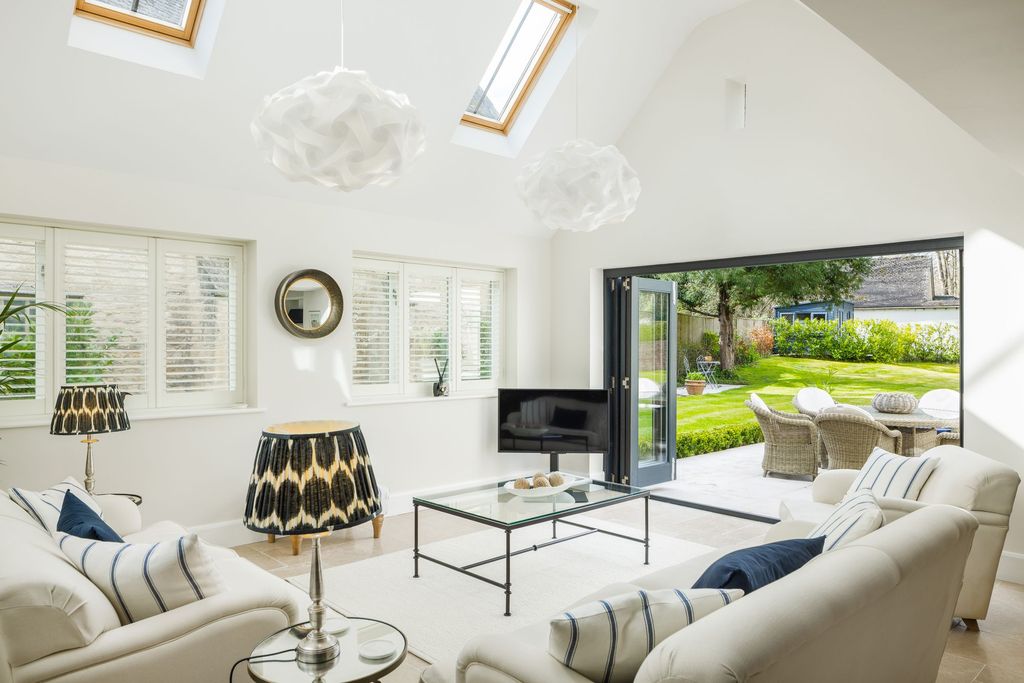 Property photo 2 of 27