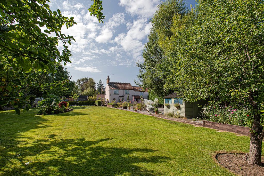 Property photo 1 of 33 Picture No. 11