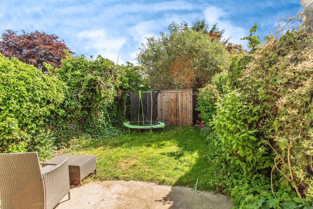 Property photo 2 of 17 Garden