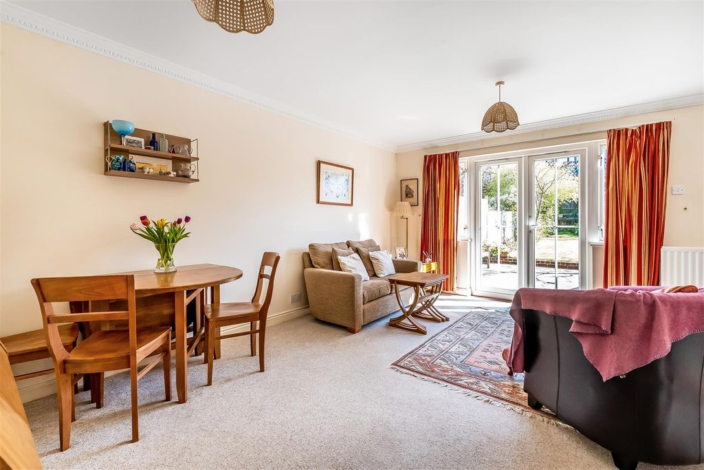 Property photo 3 of 21 9-Gayton-Close-11.Jpg