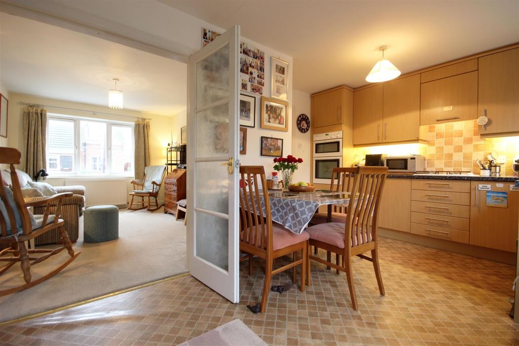 Property photo 3 of 17 Dining Kitchen