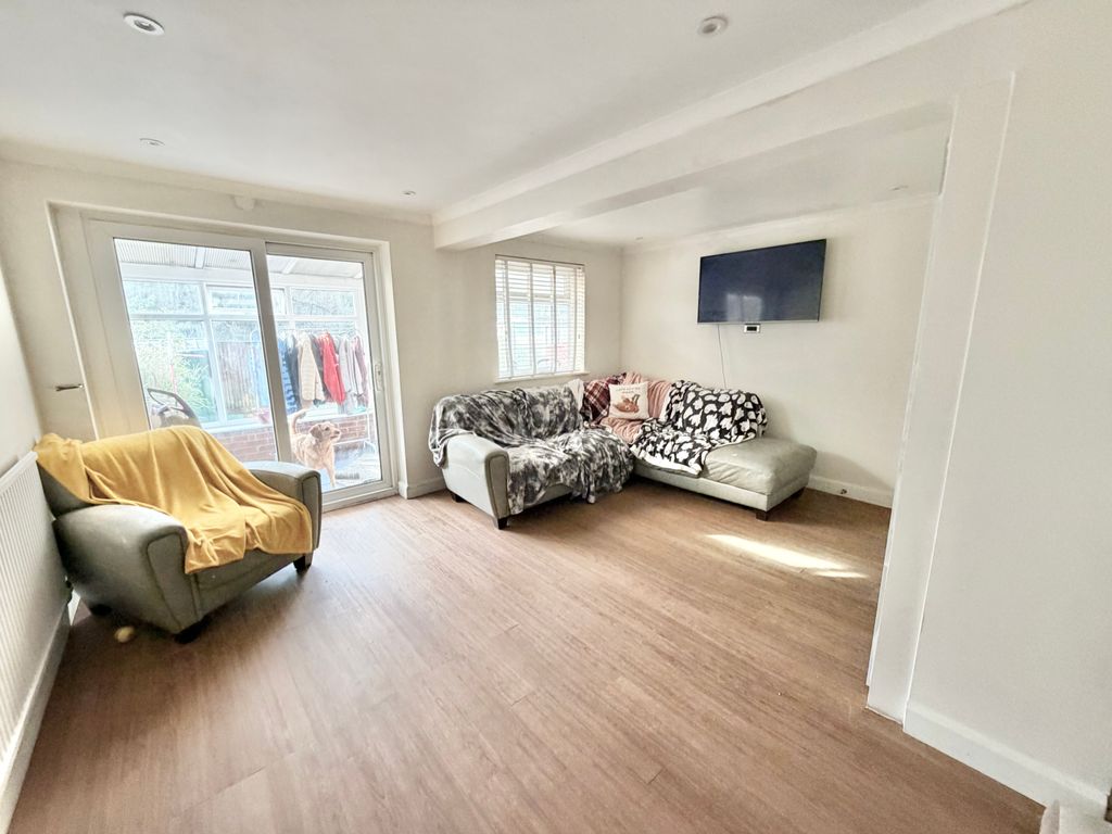 Property photo 3 of 8 Img_7774