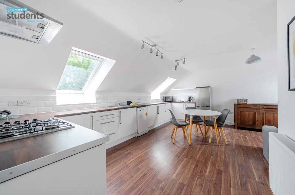 Property photo 2 of 10 3B4c1Bc0-329F-43B...