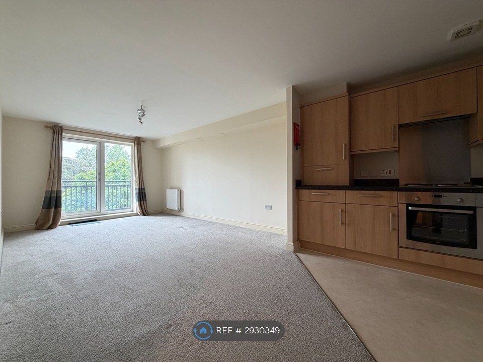Property photo 1 of 12 Kitchen / Living Area