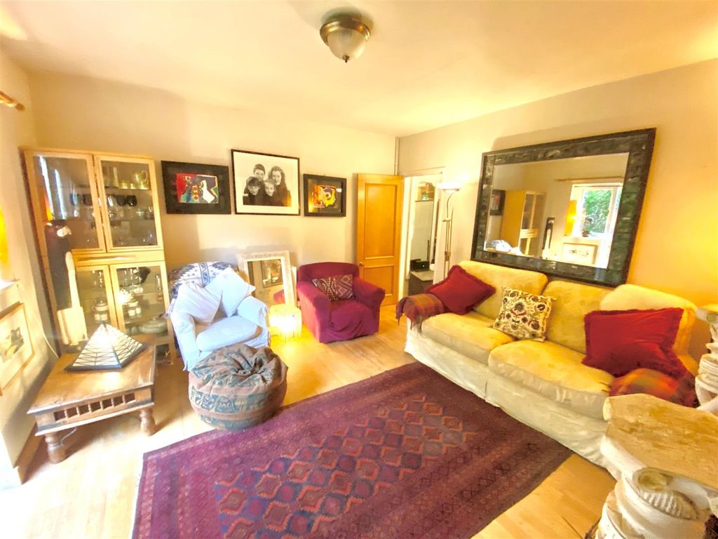 Property photo 2 of 18 Lounge 3.Jpg