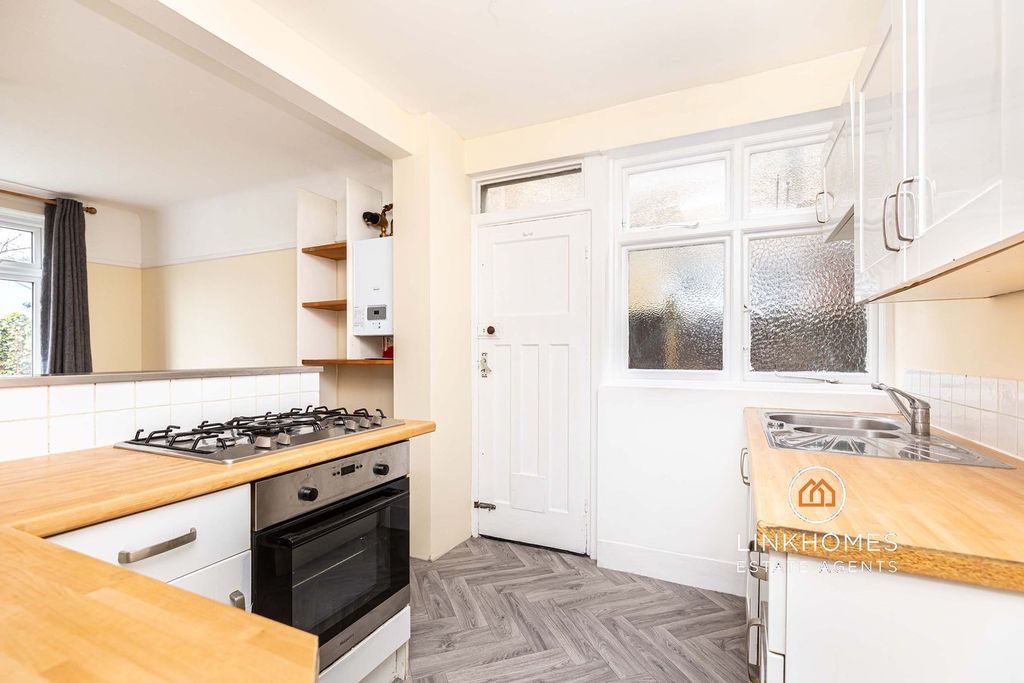 Property photo 2 of 24