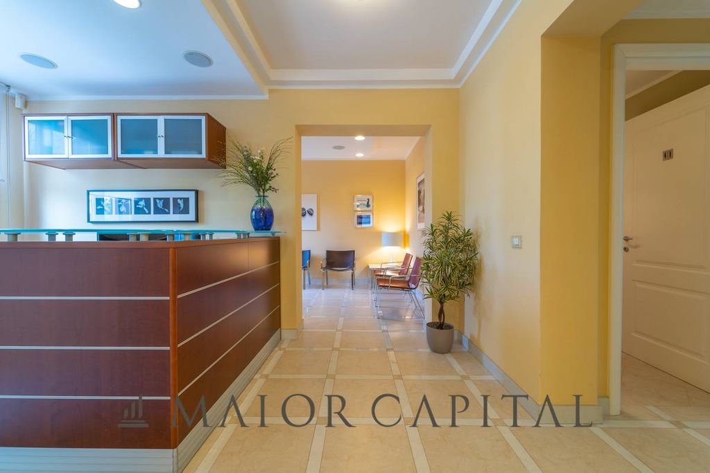 Property photo 2 of 28