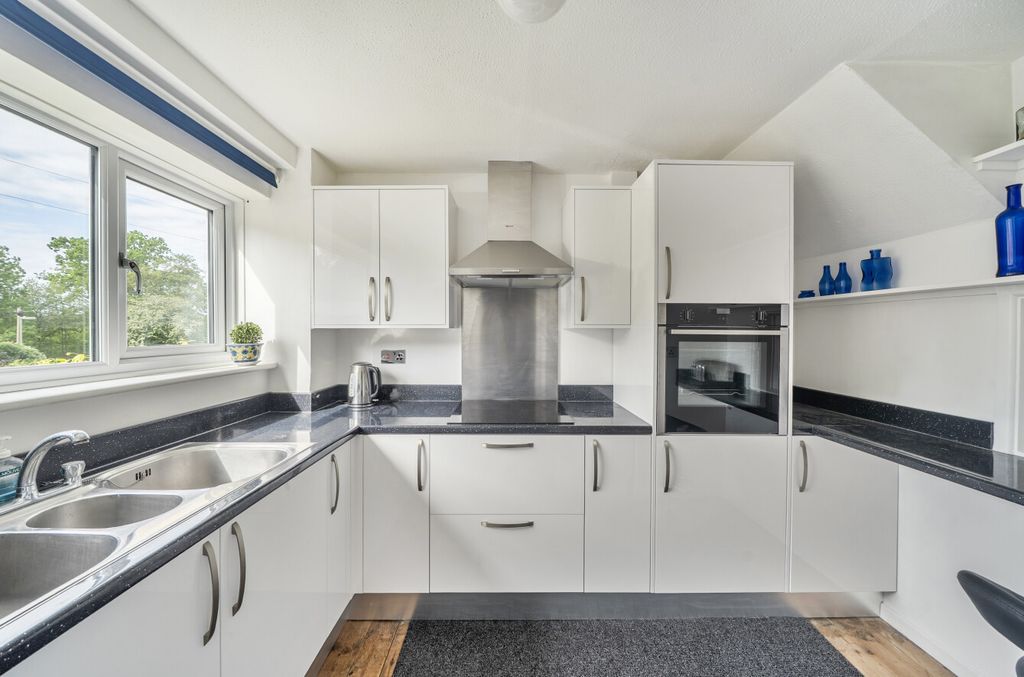 Property photo 2 of 10 1455148-24-69Fb0F...