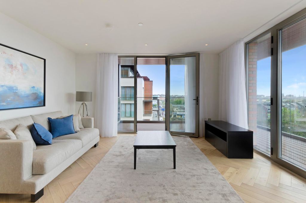 Property photo 3 of 10