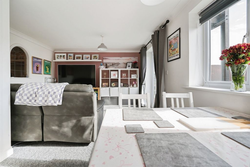 Property photo 3 of 13