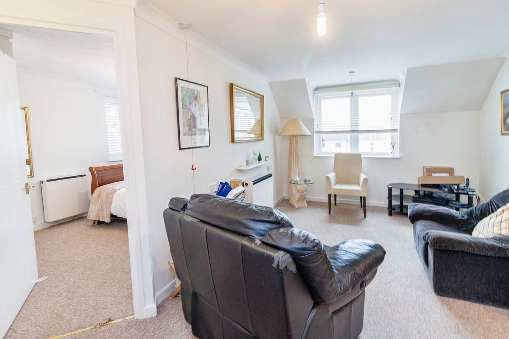 Property photo 1 of 13 Lounge