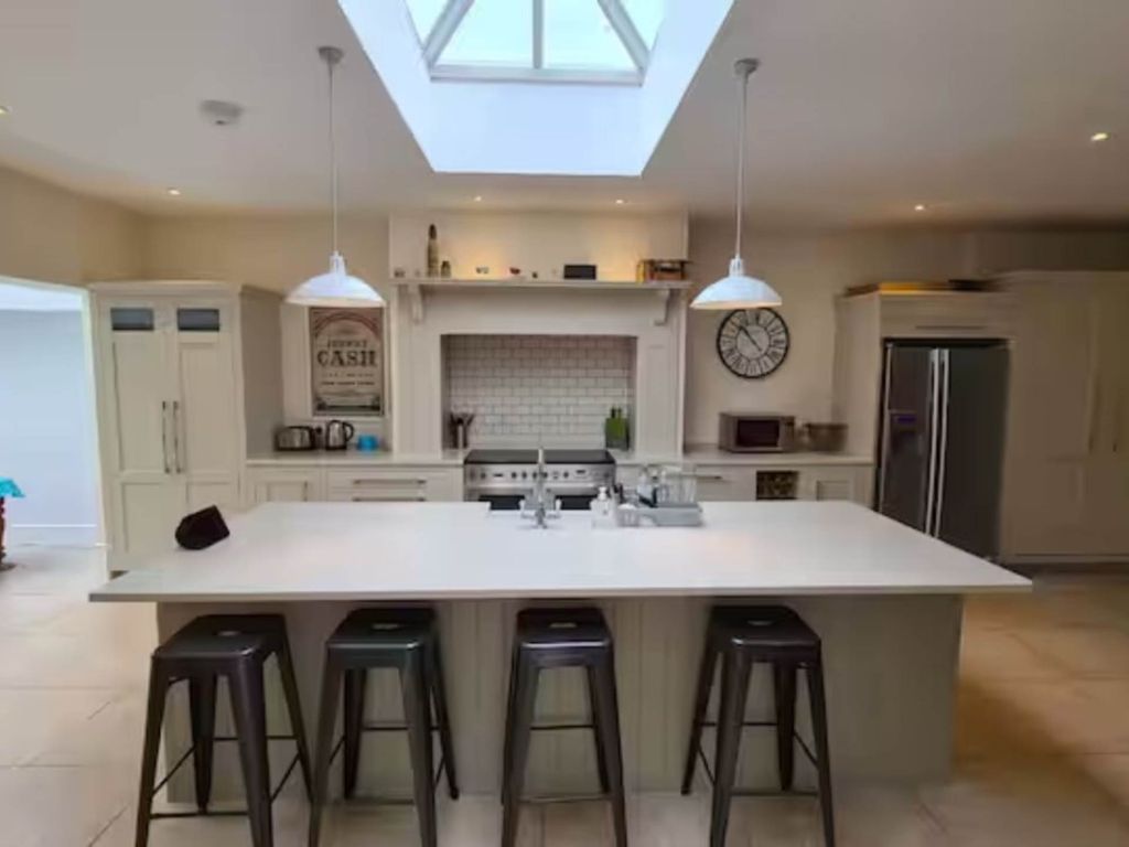 Property photo 2 of 25