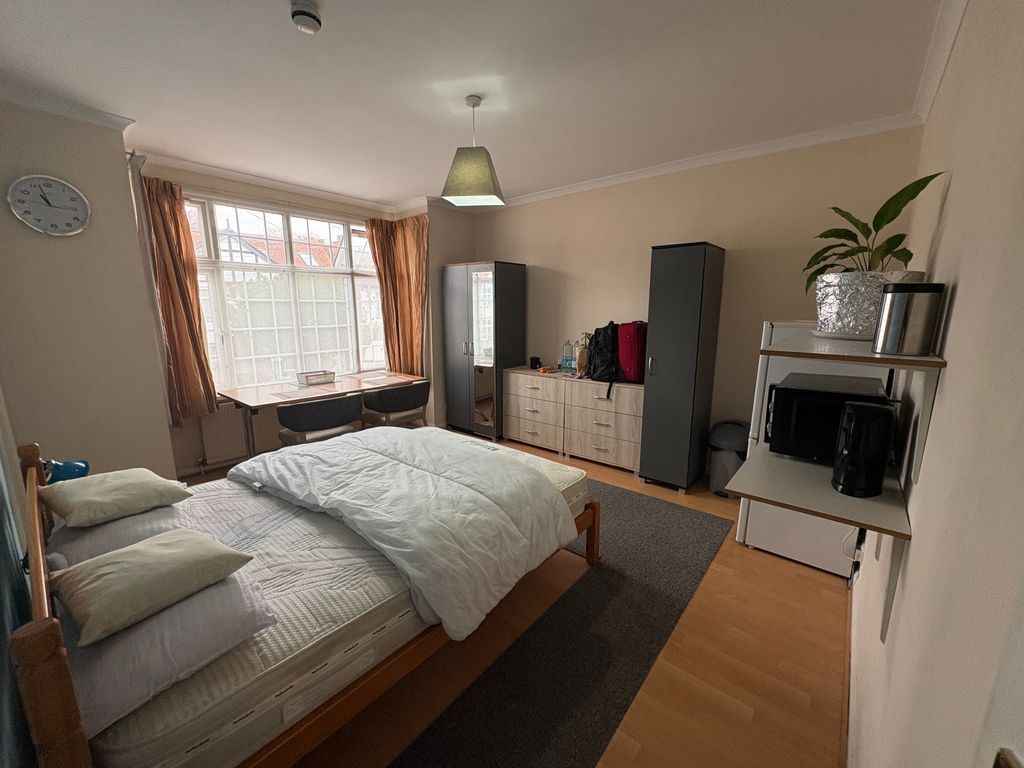 Property photo 1 of 3