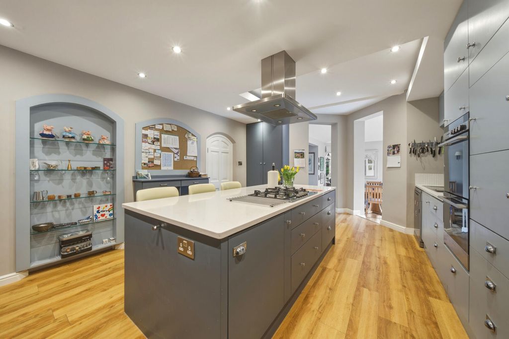 Additional image 5 of 4 bed flat for saleNewcastle Drive, The Park NG7