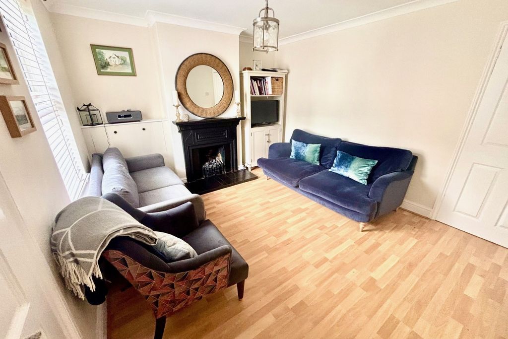 Property photo 2 of 9 Lounge