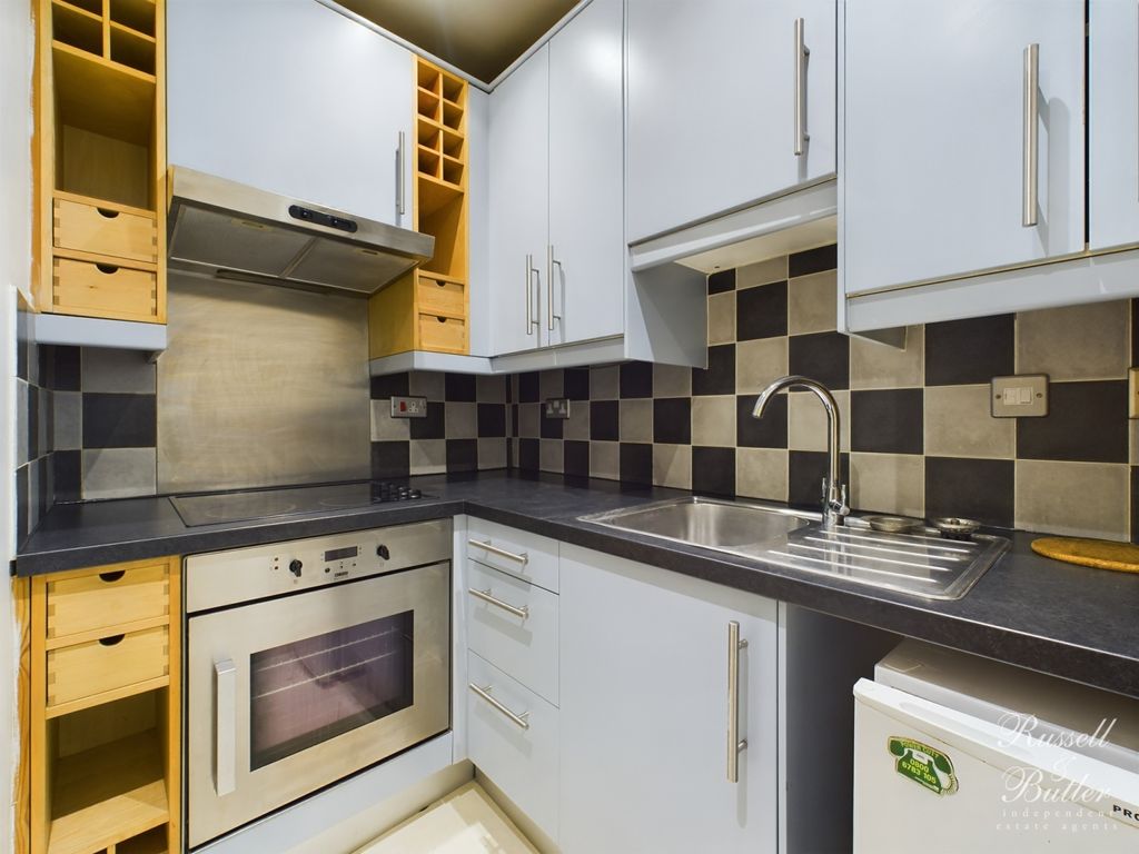 Property photo 3 of 7 Cam02127G0-Pr0265-Still008