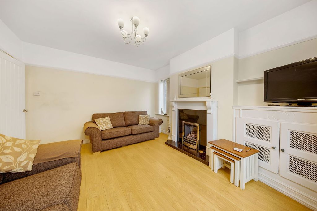 Property photo 3 of 20