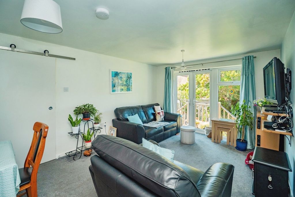 Property photo 3 of 20