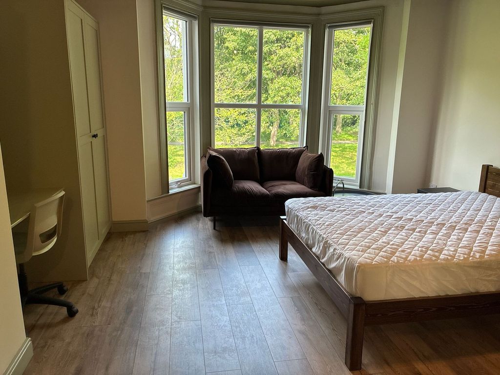 Property photo 3 of 6 Bright Master Bedroom With Large Bay Windows...