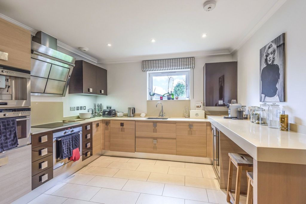 Property photo 2 of 9 2
