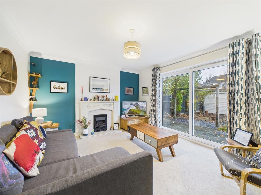 Property photo 2 of 23 Lounge