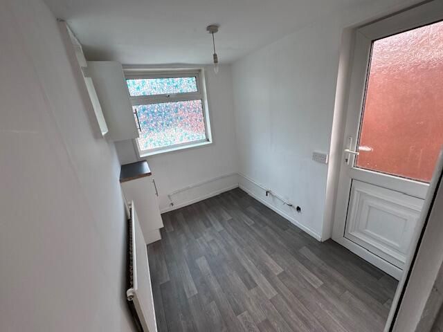 Property photo 1 of 6 Utility Room