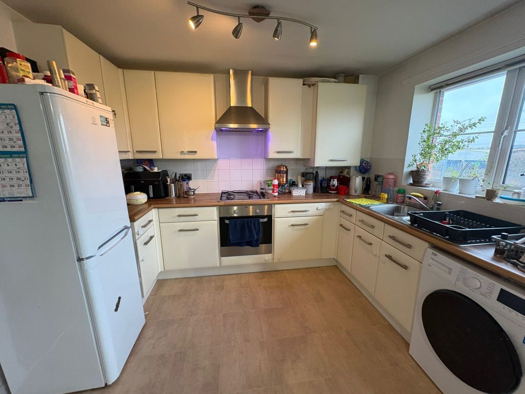 Property photo 2 of 8 Kitchen