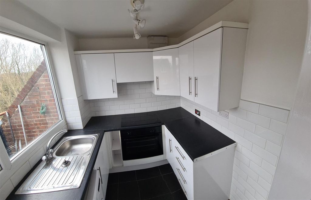 Property photo 2 of 7 Kitchen