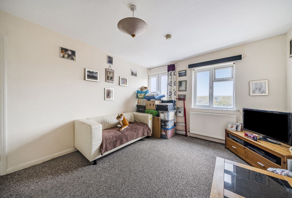 Property photo 3 of 12 1364856-3-68Ecc7F...