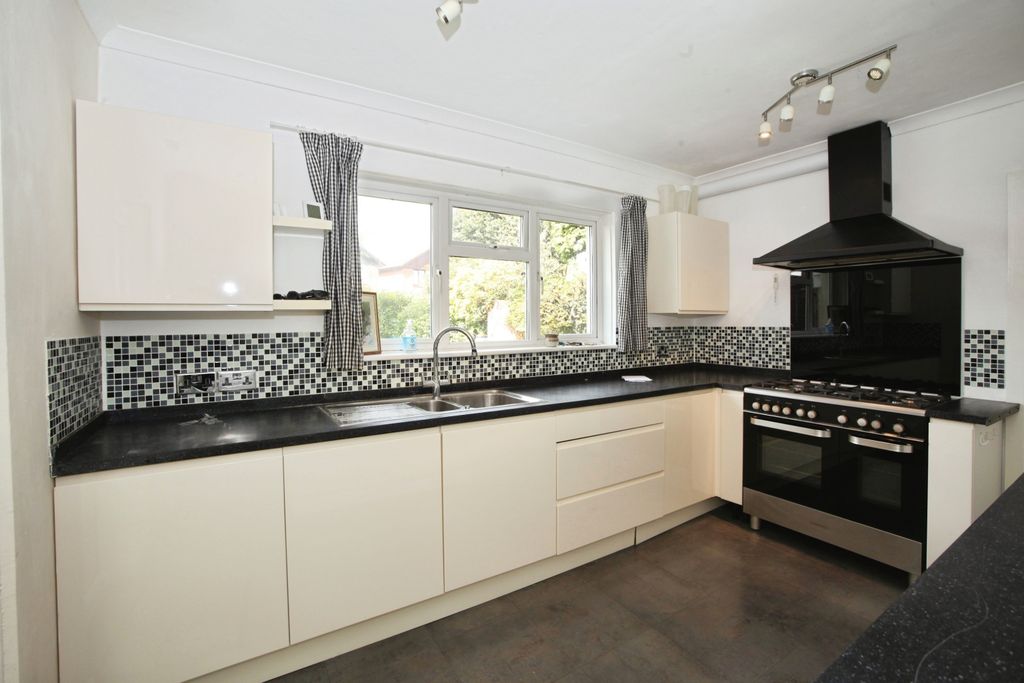 Property photo 2 of 31 Img_9399