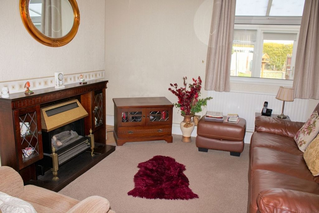 Property photo 2 of 12 Lounge