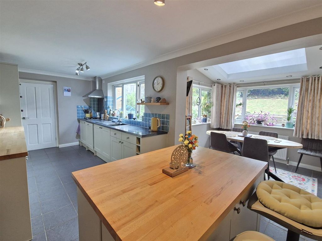 Property photo 2 of 24 Breakfast Kitchen