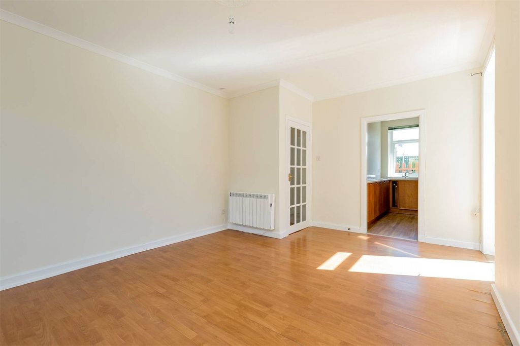 Property photo 3 of 18 Picture No. 04