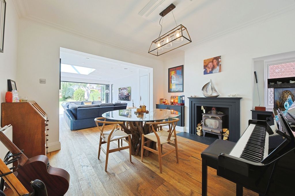 Property photo 3 of 26 4888776
