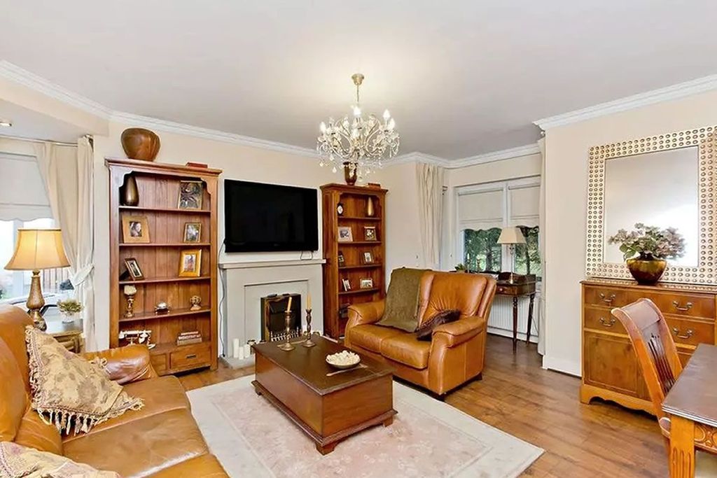 Property photo 3 of 9