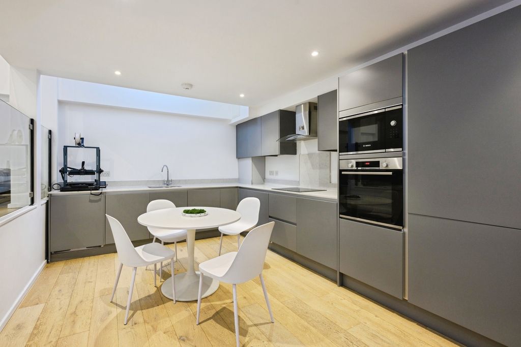 Property photo 3 of 15 Pbox-Img.Jpg