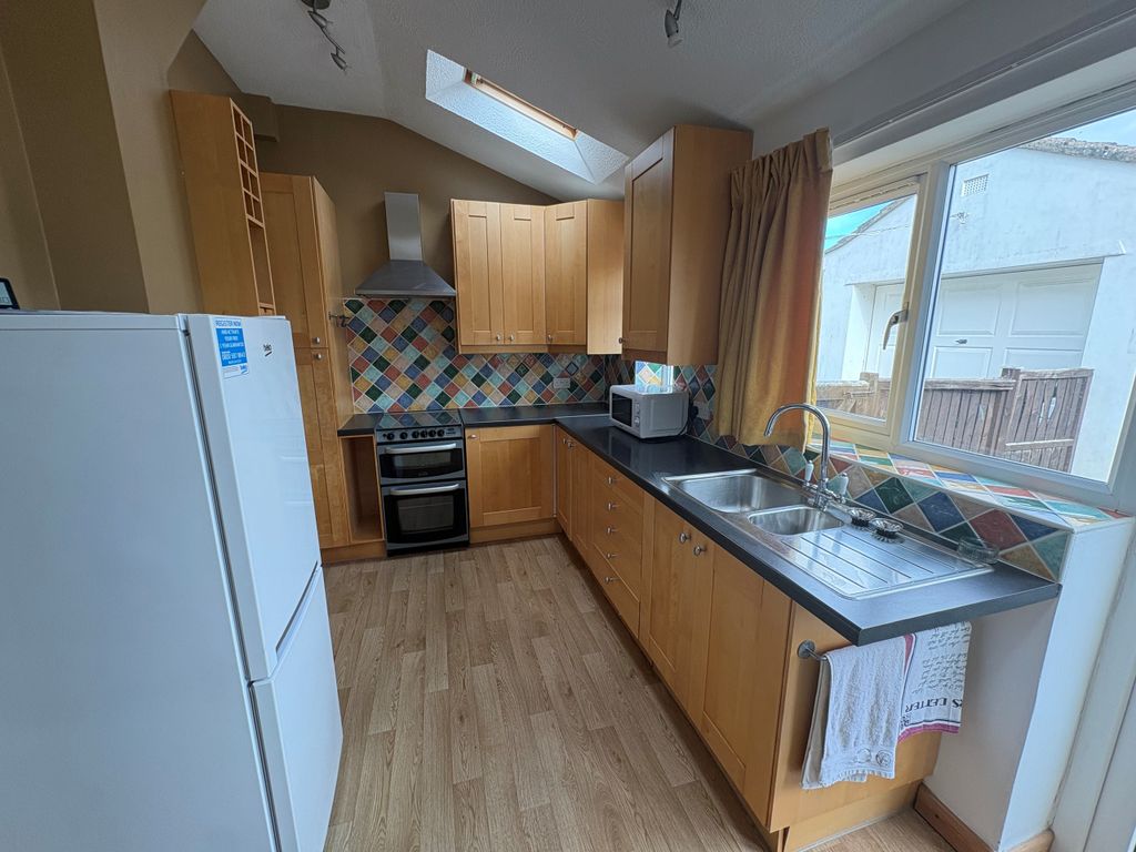 Property photo 3 of 17 Kitchen