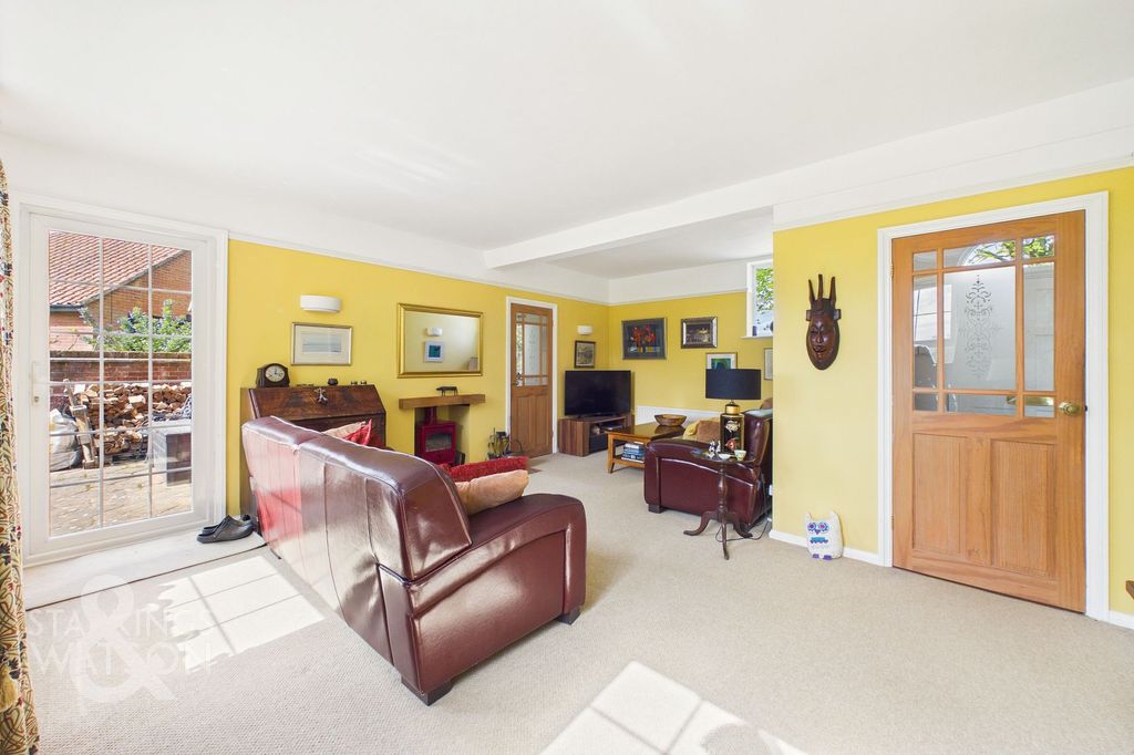 Property photo 2 of 34