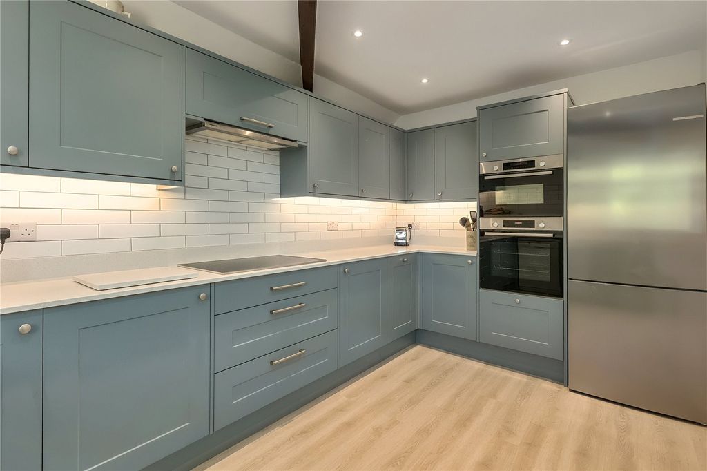 Property photo 3 of 17 Kitchen
