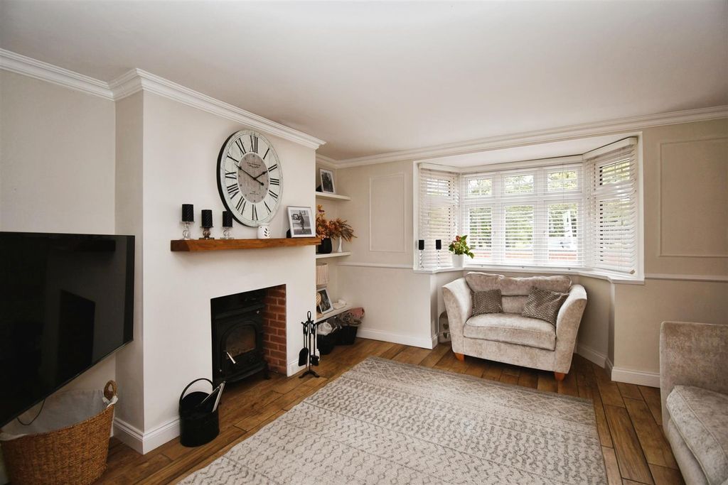 Property photo 2 of 23 Lounge  (3).Jpg