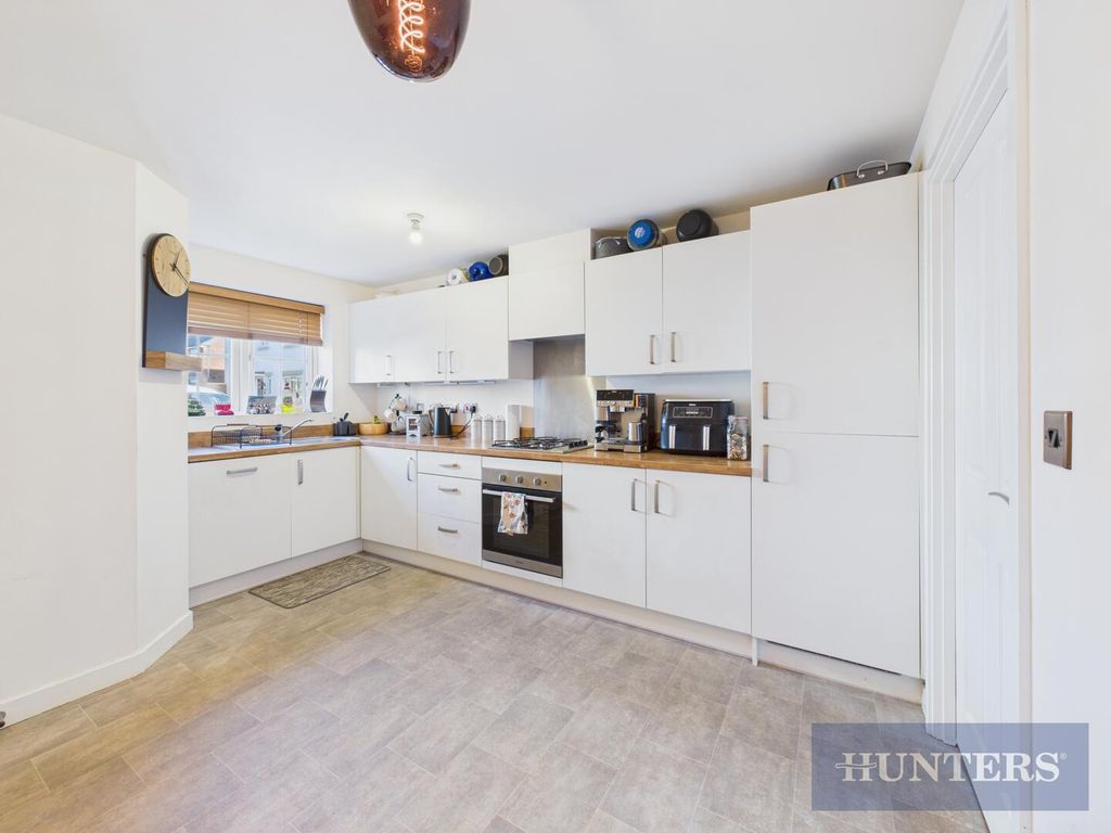 Property photo 3 of 22 Kitchen