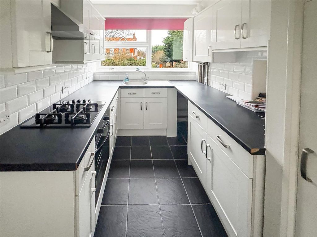 Property photo 2 of 12 Kitchen