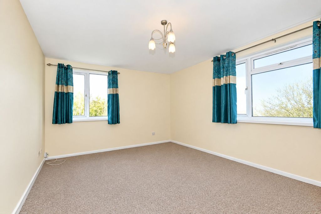 Property photo 3 of 6